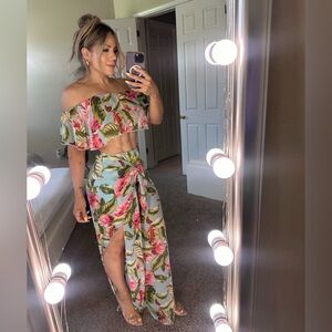 FLORAL SET PANTS AND CROP TOP.